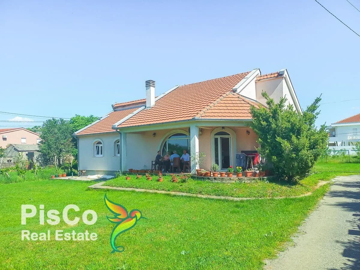 Prodaja, kuća, 180m², Donja Gorica, Podgorica