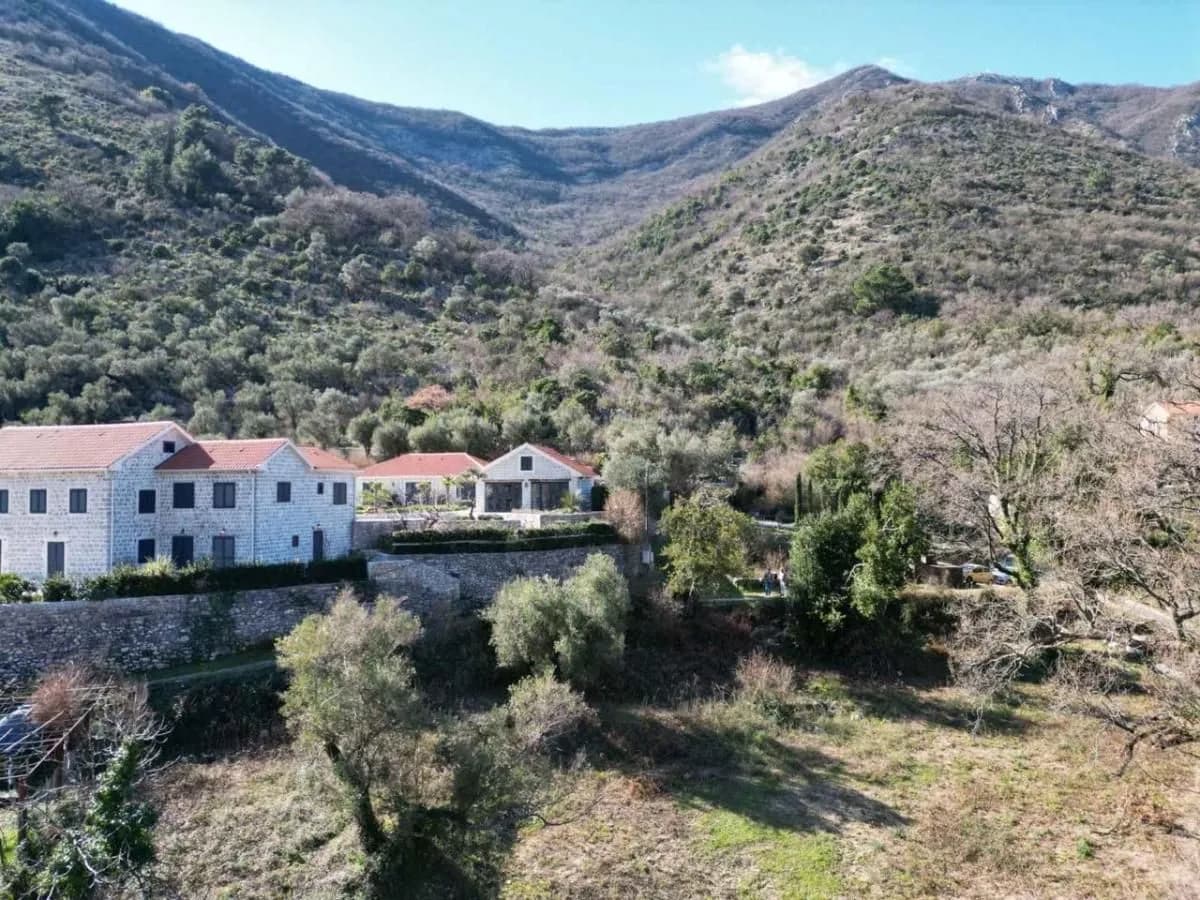 Prodaja, plac, 2500m², Kotor, Crna Gora