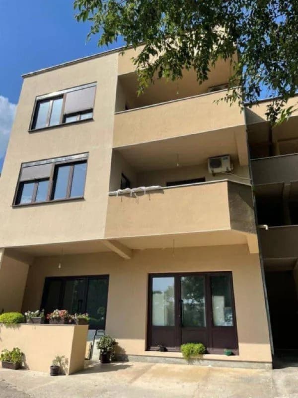 Prodaja, dvosoban stan, 78m², Lazi, Budva