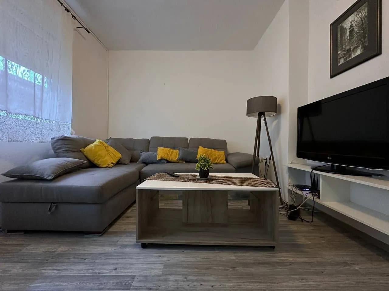 Izdavanje, jednosoban stan, 37m², Centar, Budva