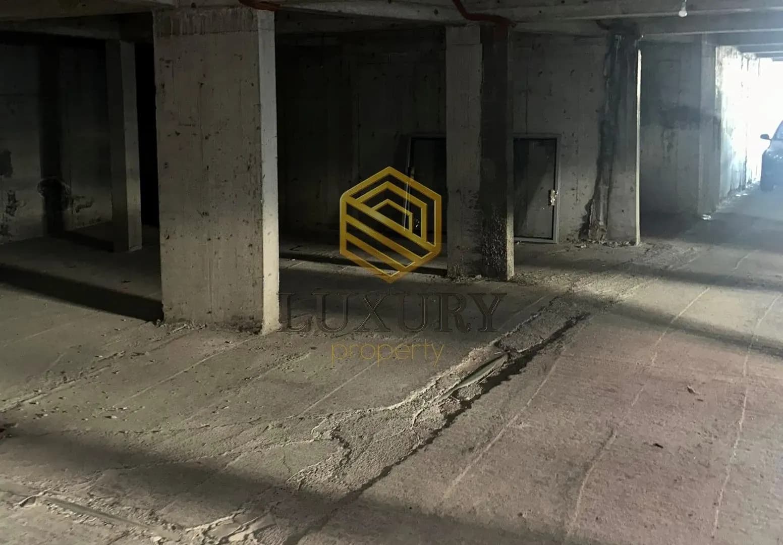 Prodaja, poslovni prostor, 400m², Drač, Podgorica