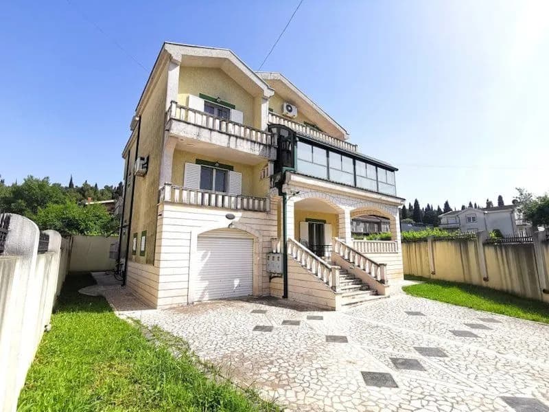 Prodaja, kuća, 489m², Zagorič, Podgorica
