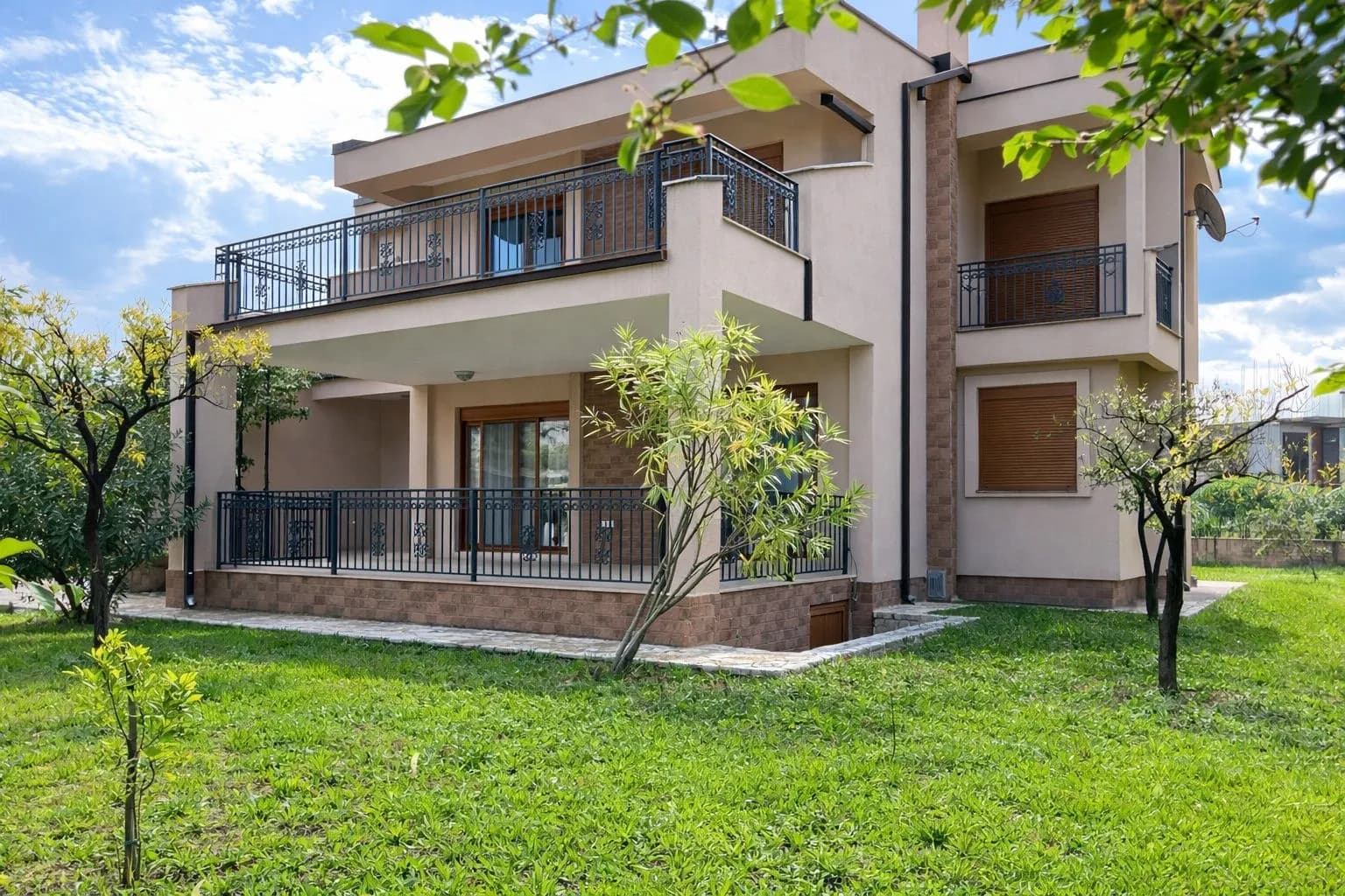 Prodaja, kuća, 270m², Centar, Bar