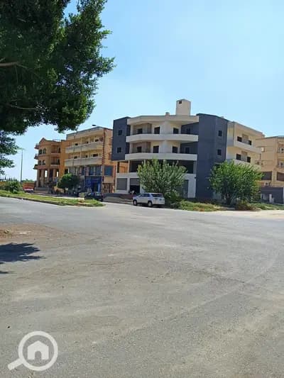 For rent for companies, 800 m² divisible (commercial license) on 3 main streets in a prime location in the Sixth District - New Cairo