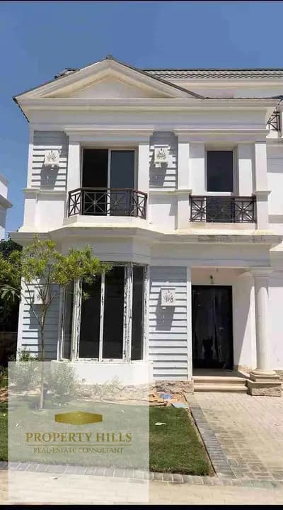 Villa with garden for sale from the owner at its original price inside Mountain View Hyde Park, ready for immediate delivery