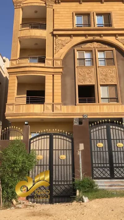 A distinctive apartment for sale in the best location in October Gardens tourist area.