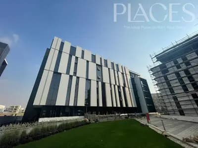 Office for rent in a prime location in Hyde Park, fully finished, 125 square meters, professional work environment, and close to all services.