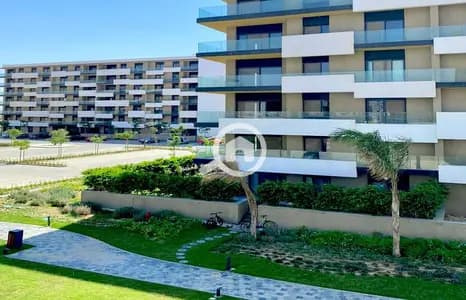 For quick sale: apartment at half the price, immediate handover, fully finished and ready to move in, located in Al-Burouj Compound in Al-Shorouk, nex