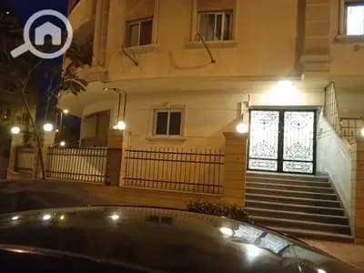 145m² elevated ground floor apartment for sale in District 16 – prime location on a main street, 3 rooms facing the street, full amenities, excellent
