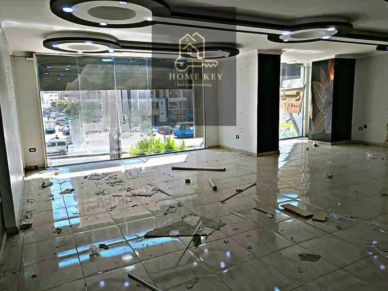 A luxury showroom for rent on Mustafa Al-Nahas Street