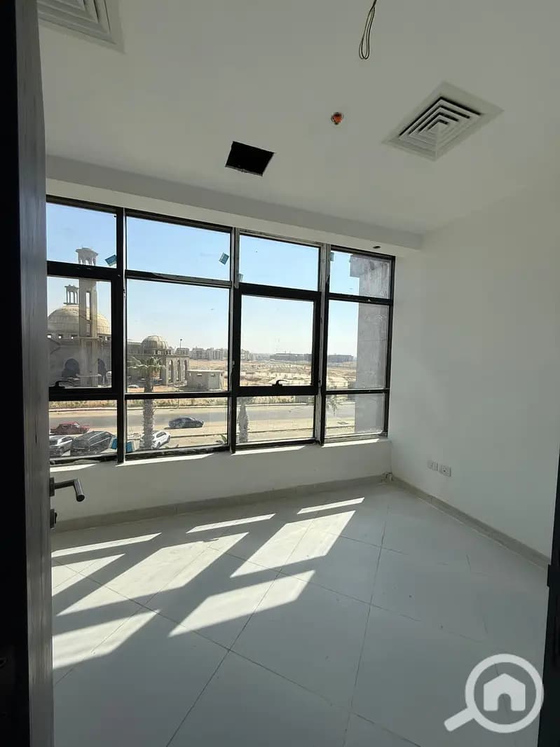 Clinic for rent in Golden Square, two rooms, 50 meters.