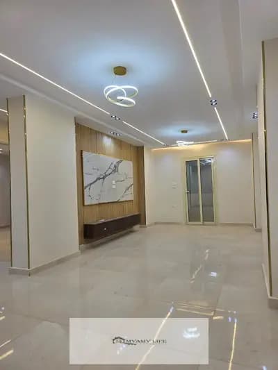- 133 square meter side apartment at the back, overlooking the sea, with a balcony in the Gardens of Pyramids - Gate 4 - Area L