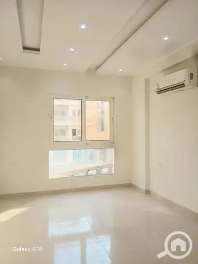 Apartment for rent in Mountain View iCity October. 3 bedrooms, including a master bedroom. Fully finished apartment with 4 air conditioners, kitchen u