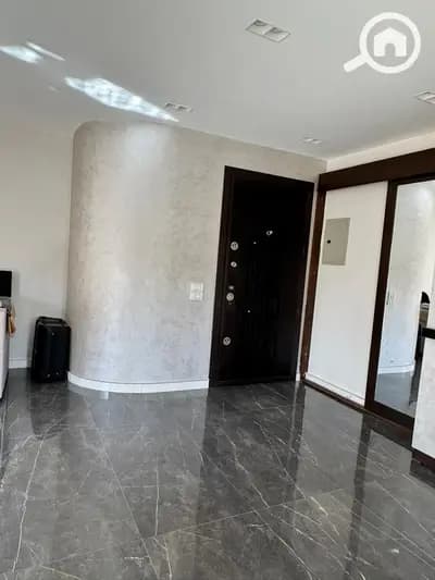 Apartment for rent in the golf course suitable for residential or administrative use, ultra-luxury in a prime location