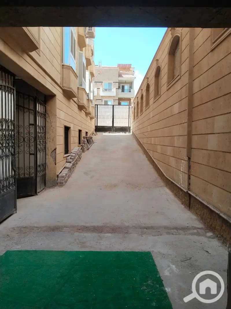 Warehouse for rent in New Cairo, Sector 2, with a private entrance, area of 180m, required 15,000 EGP