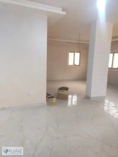 Unfurnished 240 sqm apartment for rent in Andalus 1, Fifth Settlement, near major thoroughfares and directly overlooking South 90th Street.