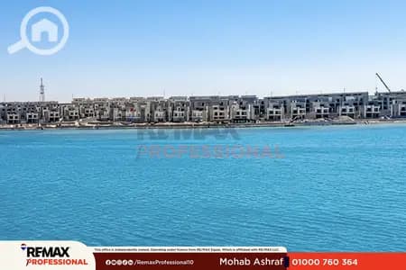 Open view of the lagoon chalet for sale in Marina 5