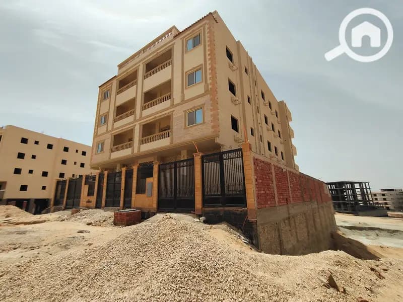 In Bayt Al-Watan, the Fifth Settlement, there is a complete roof opportunity with an area of 531 meters with a license allowing 75% construction.