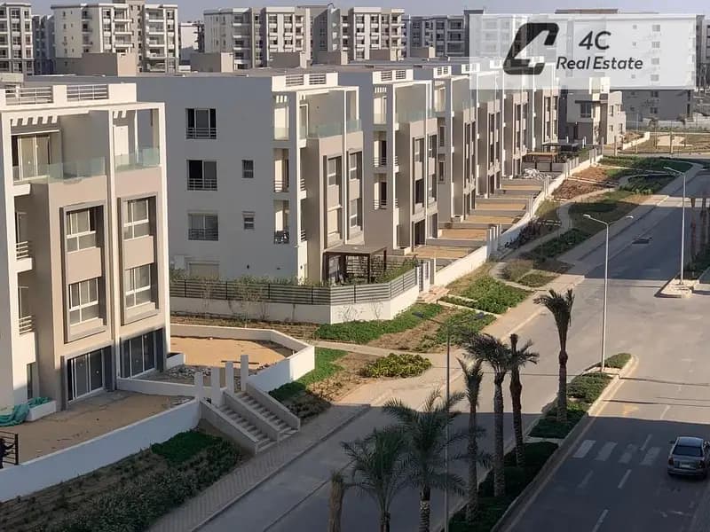 Villa duplex family house 3-bedroom for sale at the best price on the market with a direct landscape view in Hyde Park Compound Fifth Settlement
