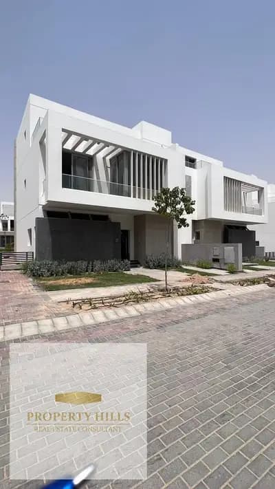 I'm selling my villa, I'm the owner, immediate occupancy, ready for viewing anytime.