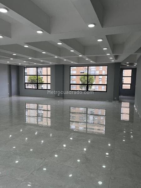 Edificio de Apartamentos en Arriendo, Niza, Bogotá D.C.