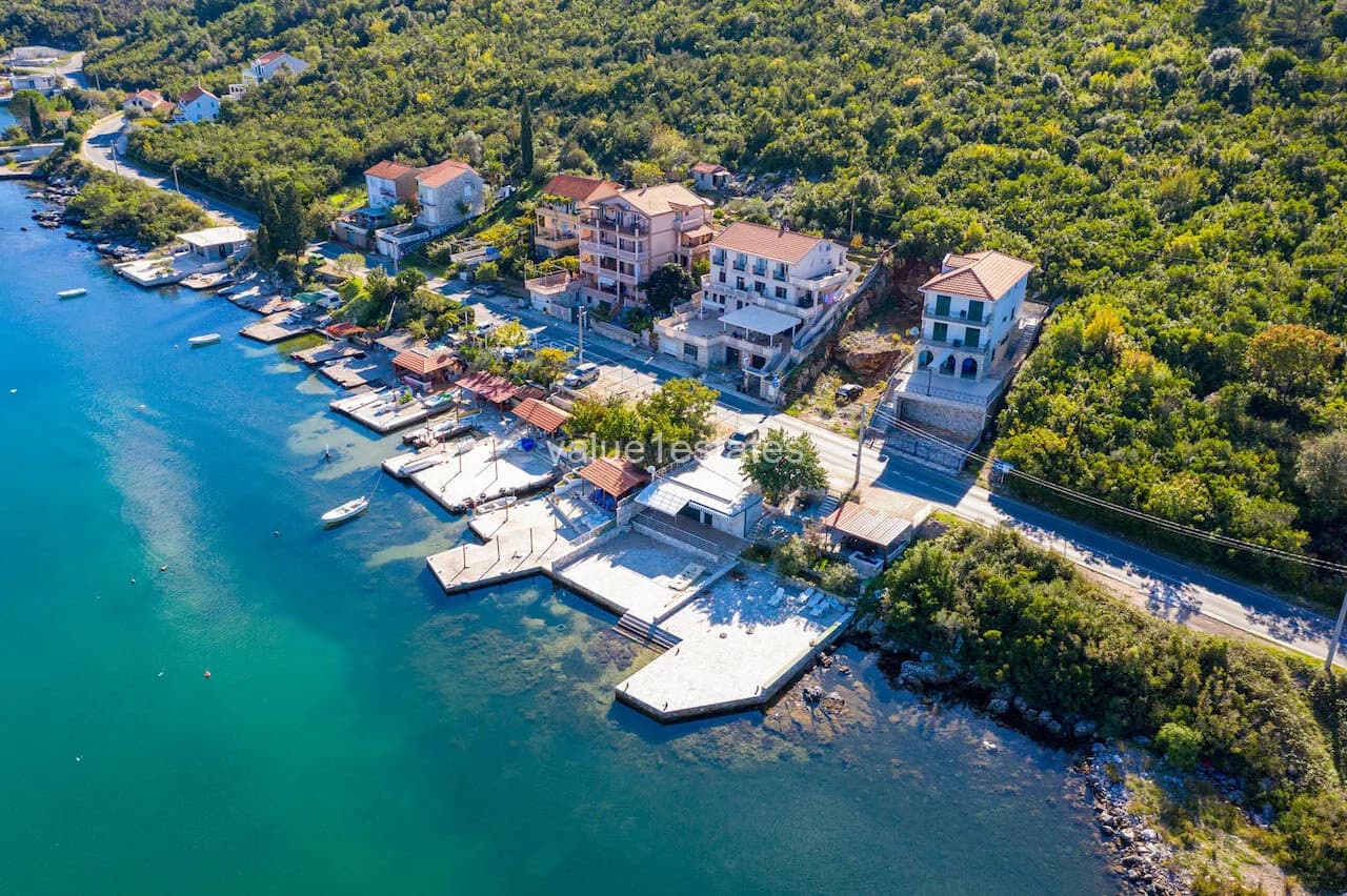 Commercial property 300 m²