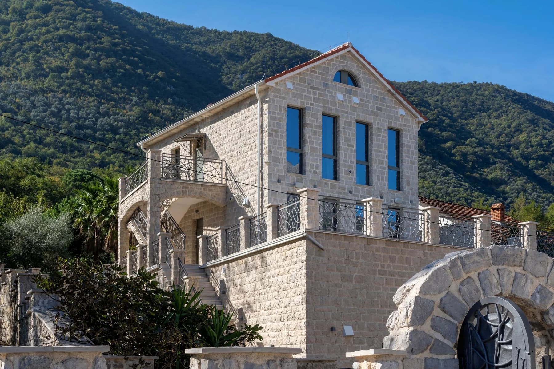 Hotel 731 m²