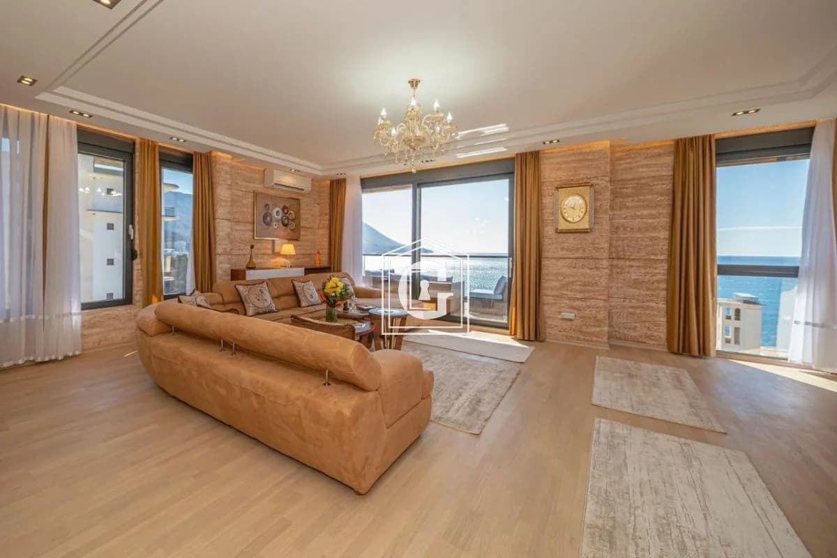 5 bedroom apartment