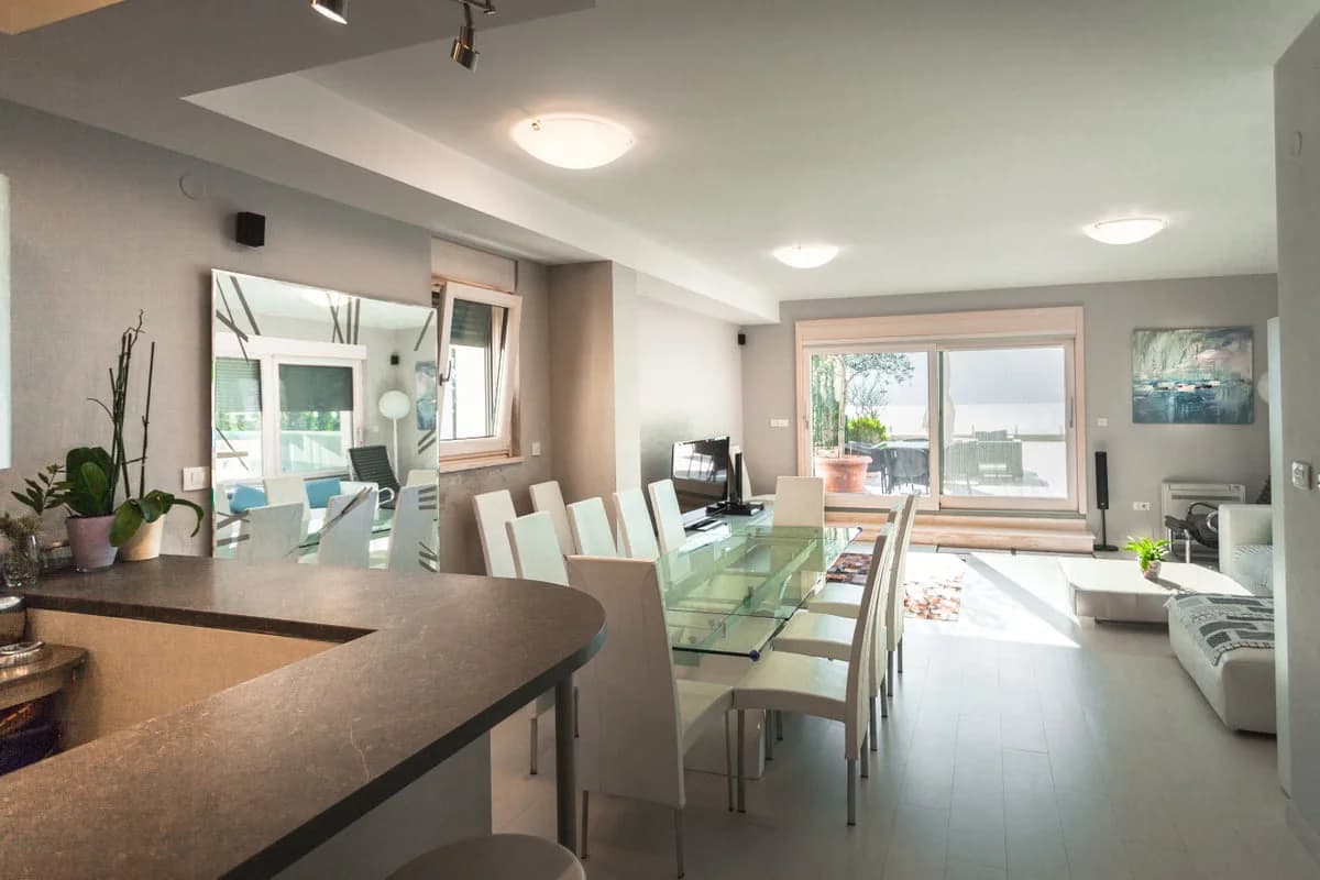 Apartment 6 bedrooms