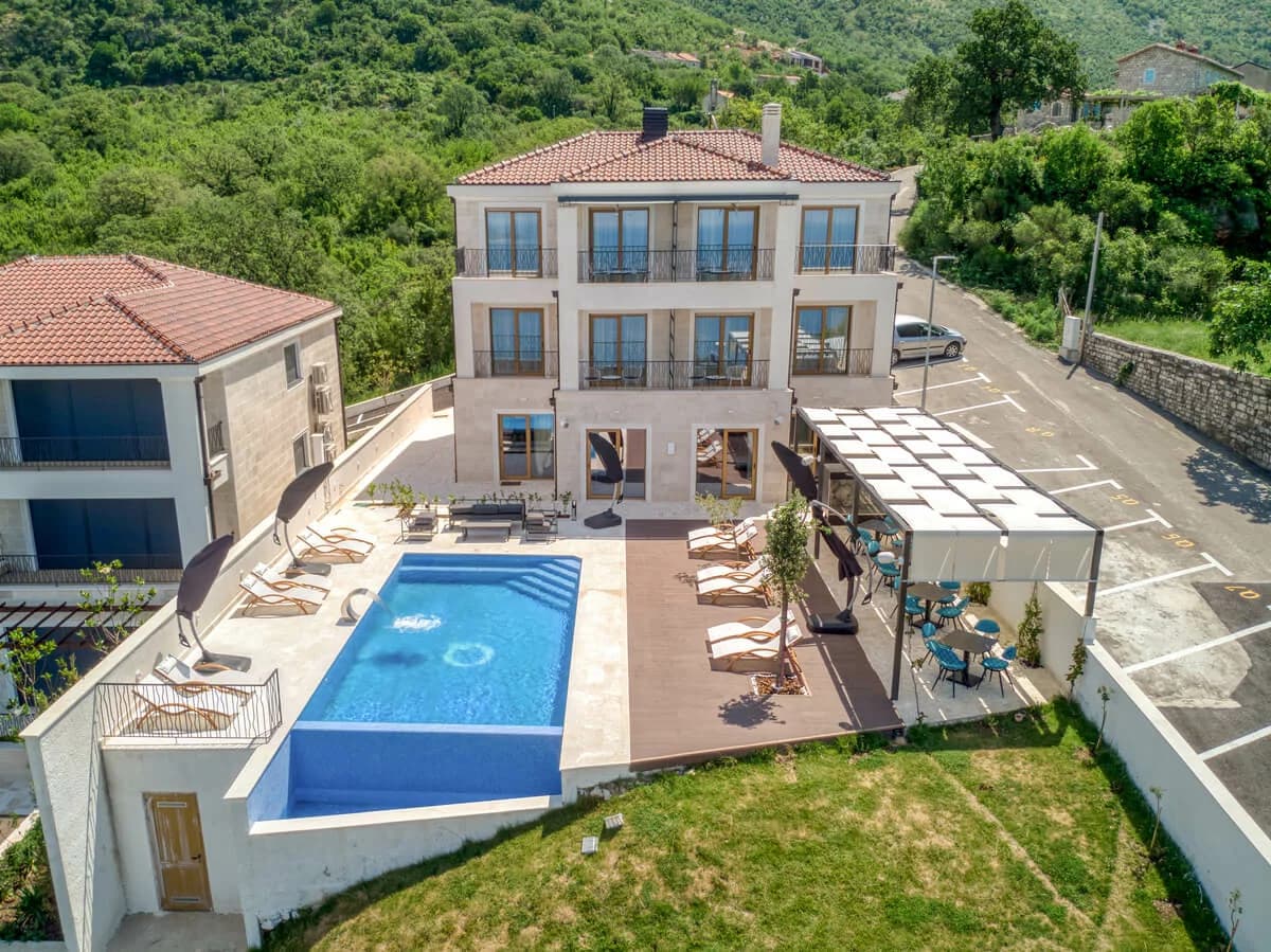 4 room house