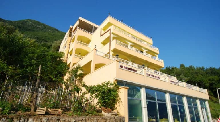Hotel 1 630 m²