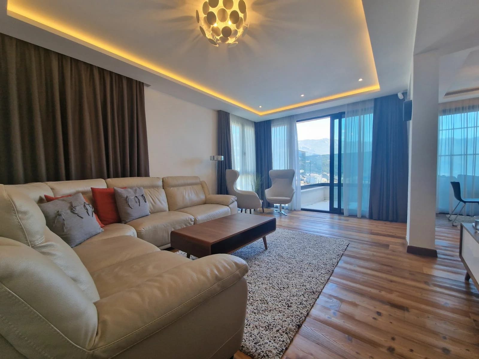 Apartment 6 bedrooms