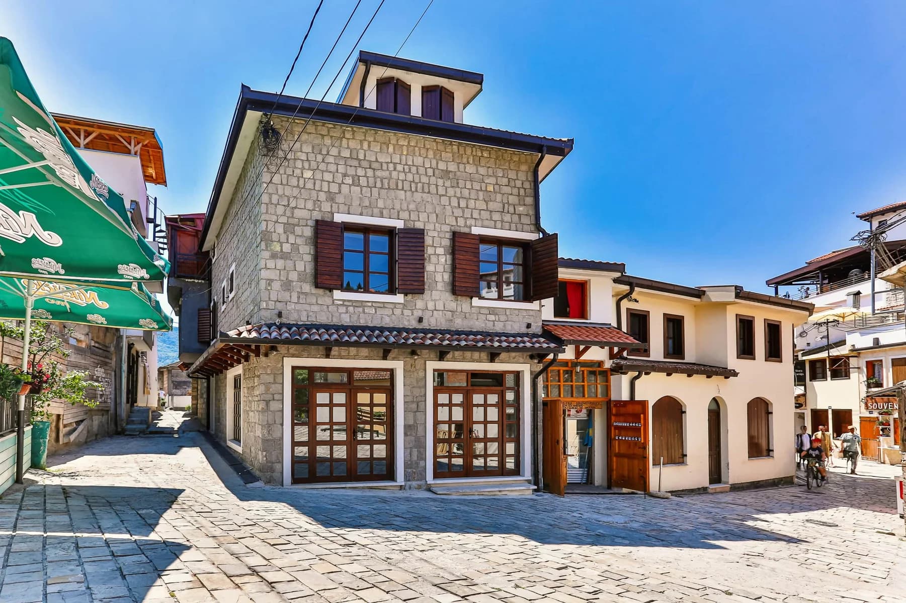Established business 200 m²