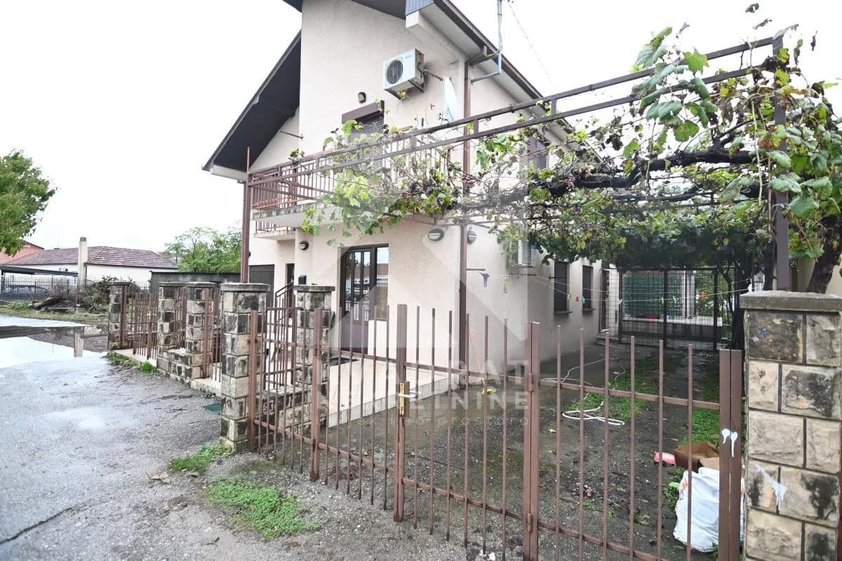 Prodaja, kuća, 240m², Zabjelo, Podgorica