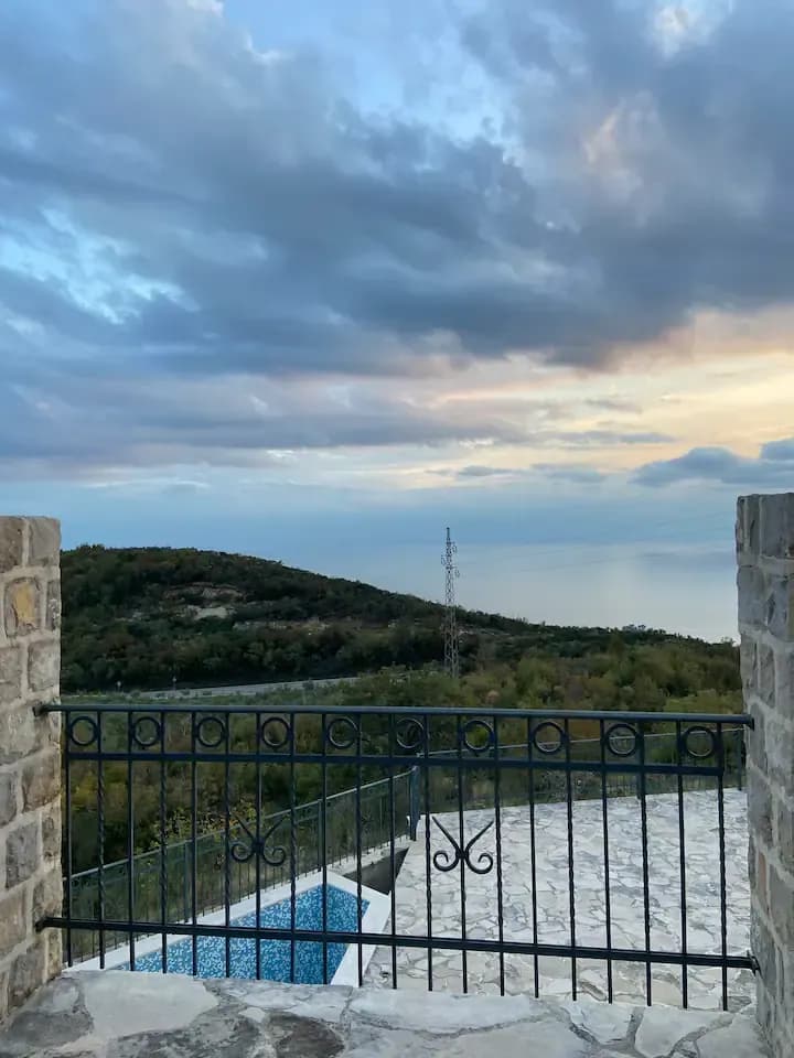 Prodaja, kuća, 466m², Petrovac, Budva