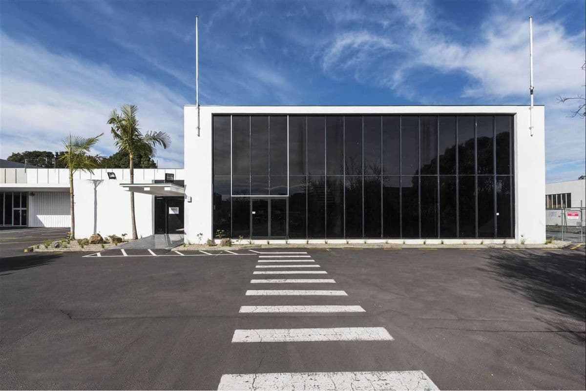 Vibrant Browns Bay Centre
