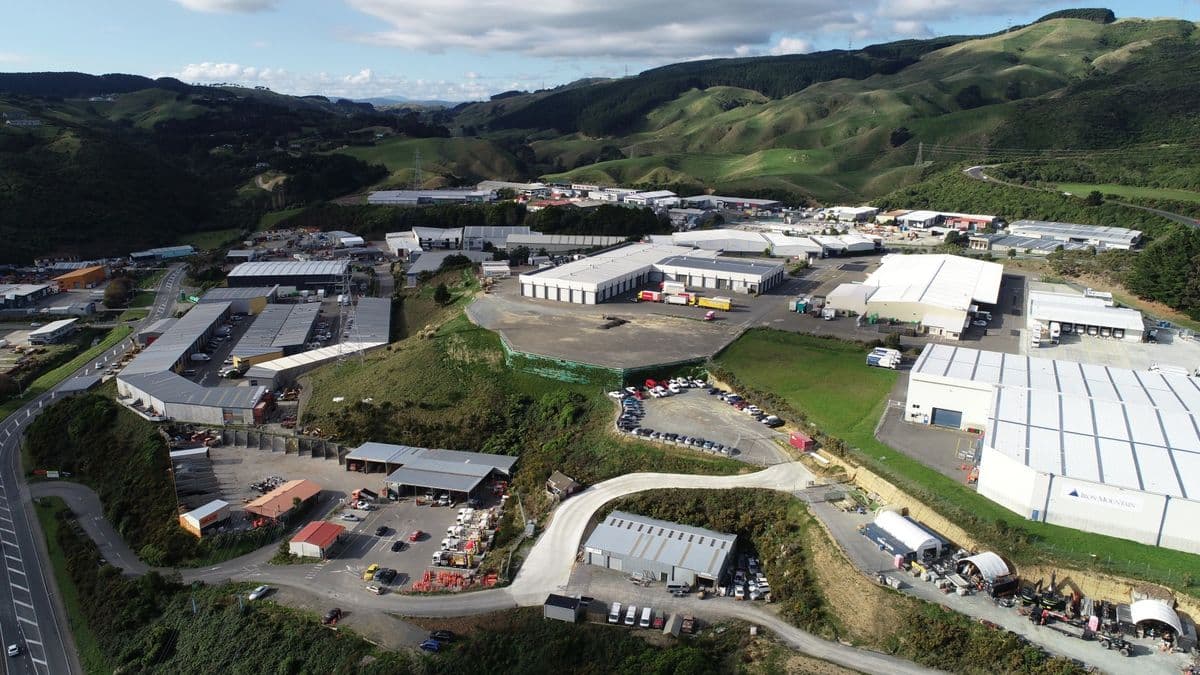 5,000sqm secure yard - Prime location