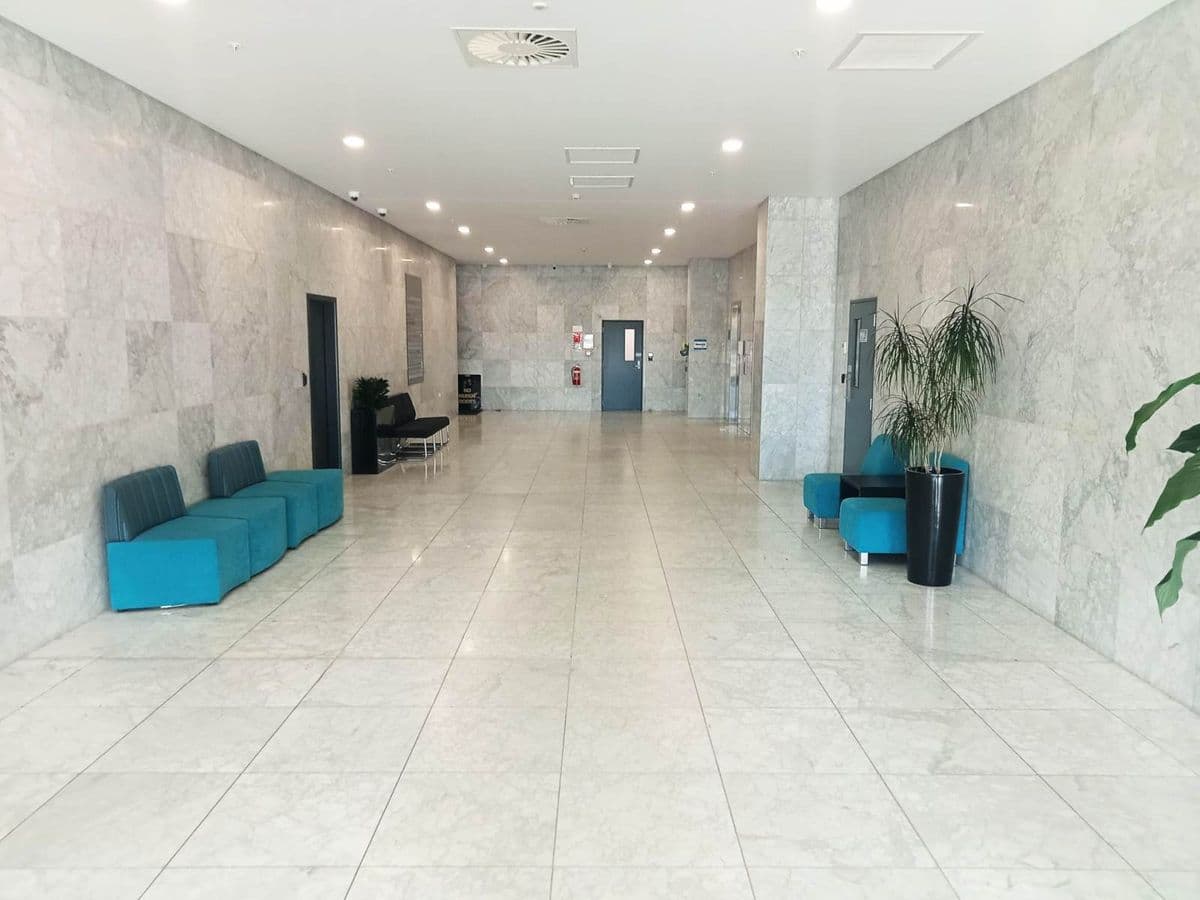 LEVEL TWO EXECUTIVE OFFICE SUITE
