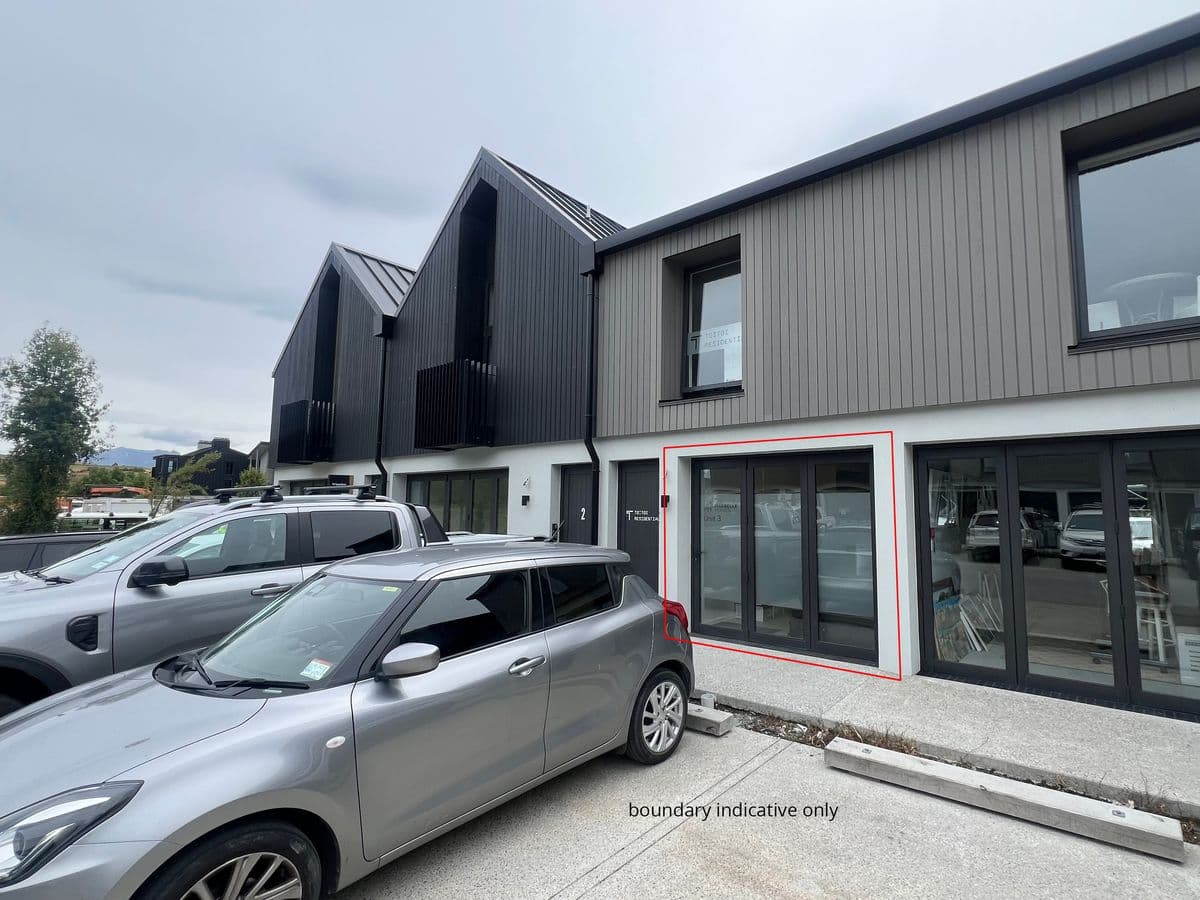 Ground floor commercial unit - Available now