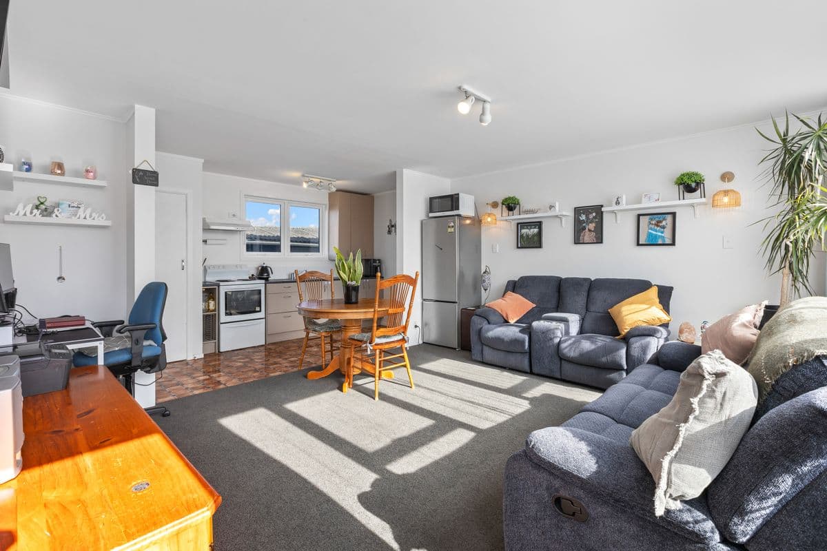 Easy Living in Lyall Bay