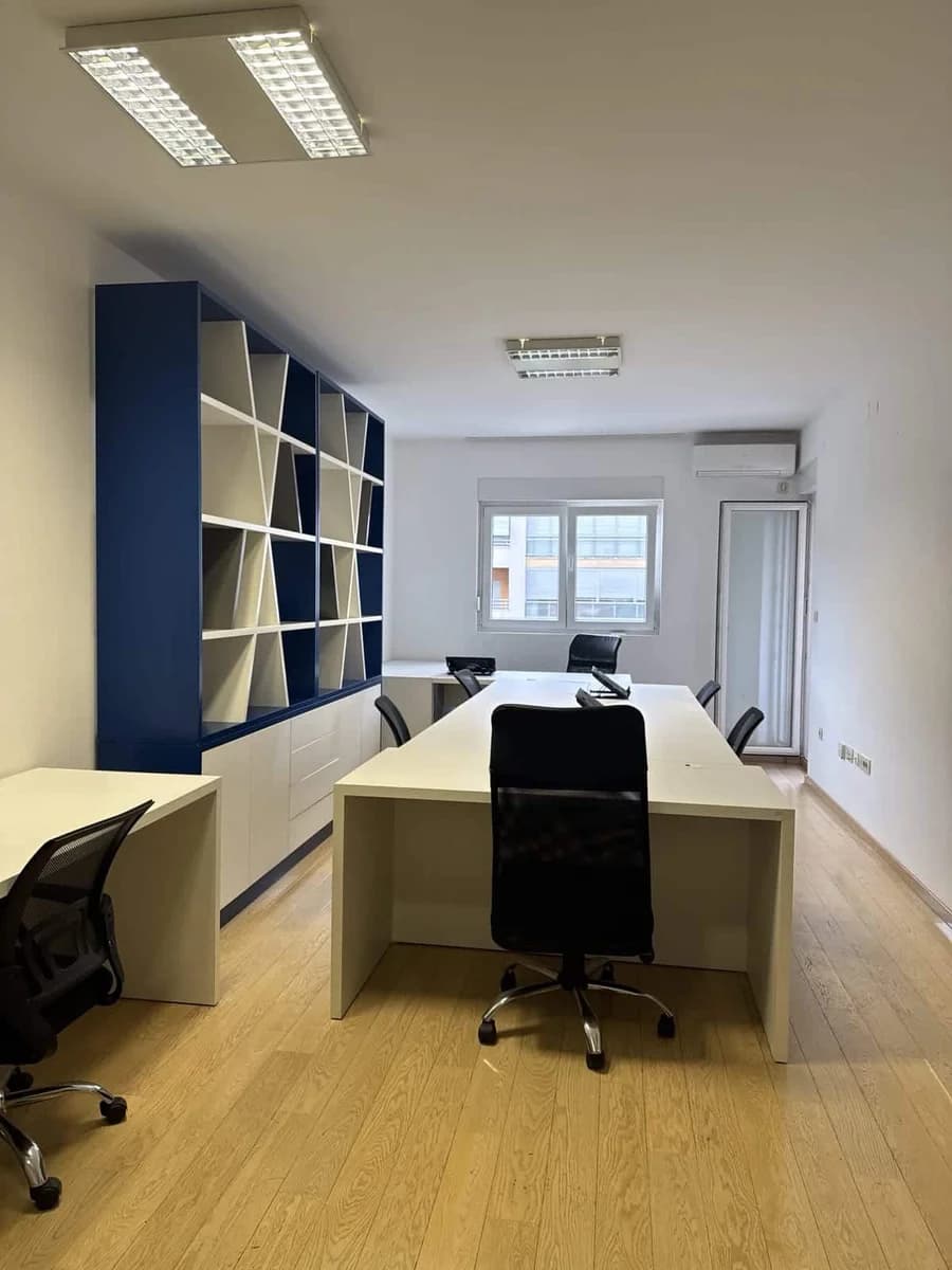 Office 752 m²