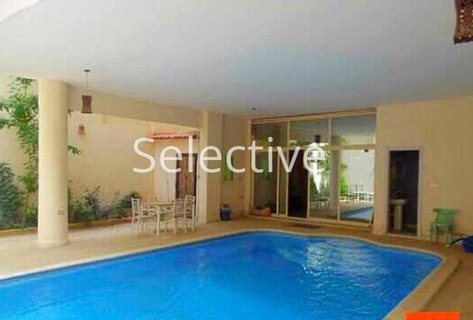 Large area, finished pool, immediate move-in ready